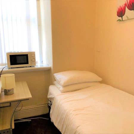 Budget Rooms Crosskeys Newport  Bagian luar foto