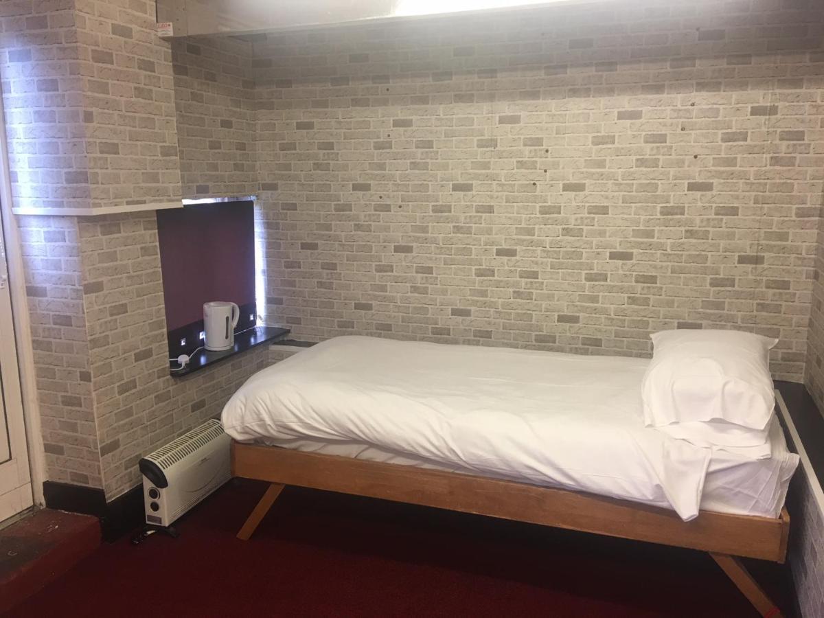 Budget Rooms Crosskeys Newport  Bagian luar foto