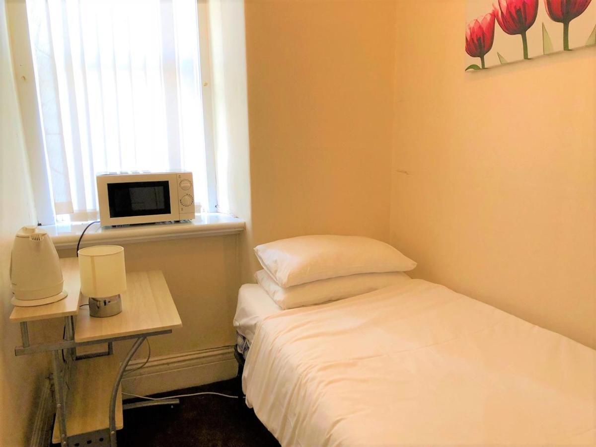 Budget Rooms Crosskeys Newport  Bagian luar foto