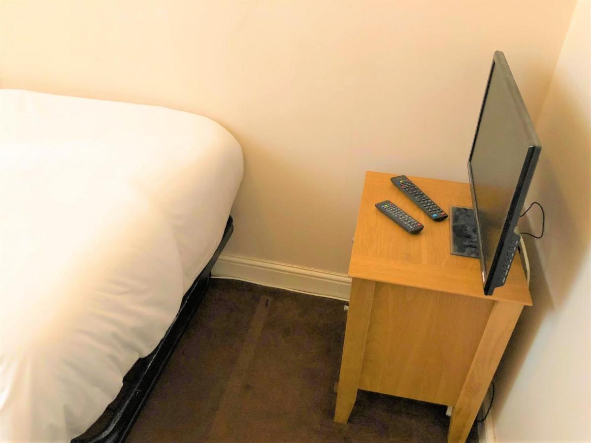 Budget Rooms Crosskeys Newport  Bagian luar foto