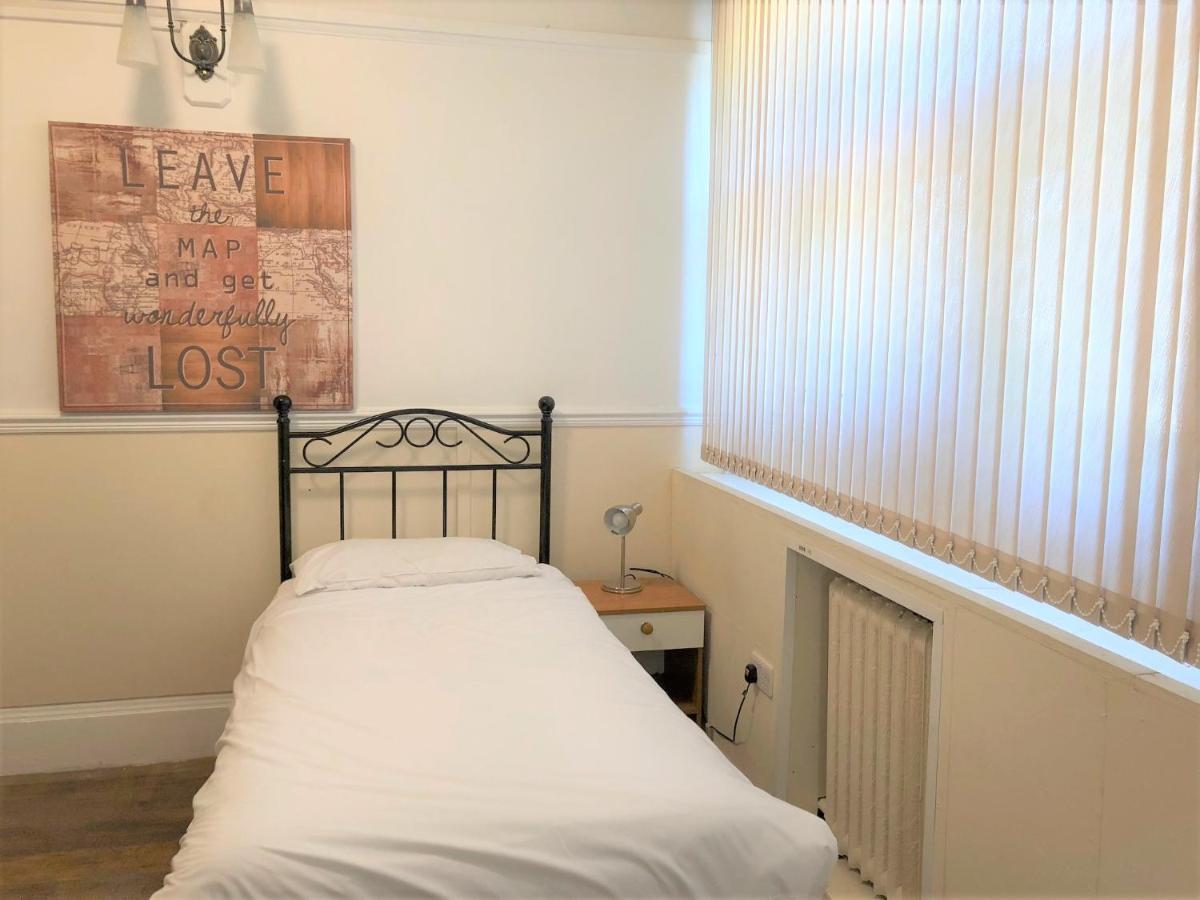 Budget Rooms Crosskeys Newport  Bagian luar foto